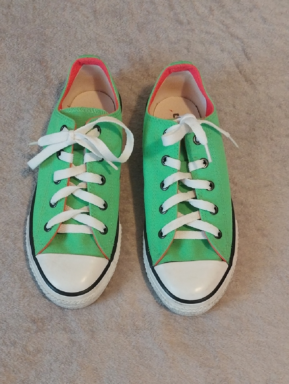 Converse Kids Low-Top Green Canvas Sneakers with Pink Trim